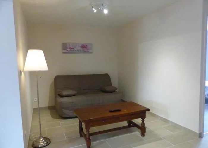 Holiday home Spacieuse Maison Renovee, Nature Verdoyante - Fr-1-489-176