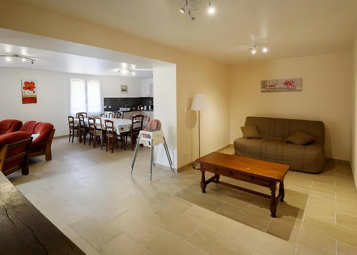 Holiday home Spacieuse Maison Renovee, Nature Verdoyante - Fr-1-489-176